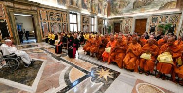 Папа встретился с буддистами Таиланда