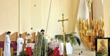 В Кафедральном соборе Иркутска впервые была отслужена Литургия армяно-католического обряда (ФОТО)