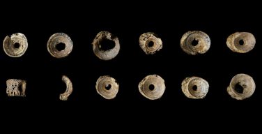 Древнейшие в Англии монашеские четки, сделанные из рыбьих позвонков, найдены на острове Линдисфарн