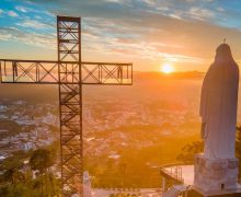 Новый храм с 40-метровой статуей Богоматери Лурдской освятили в Бразилии
