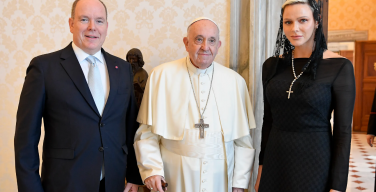 Папа встретился с князем и княгиней Монако