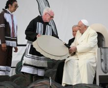 Папа Франциск завершил свою поездку в Канаду встречей с инуитами (+ ФОТО)