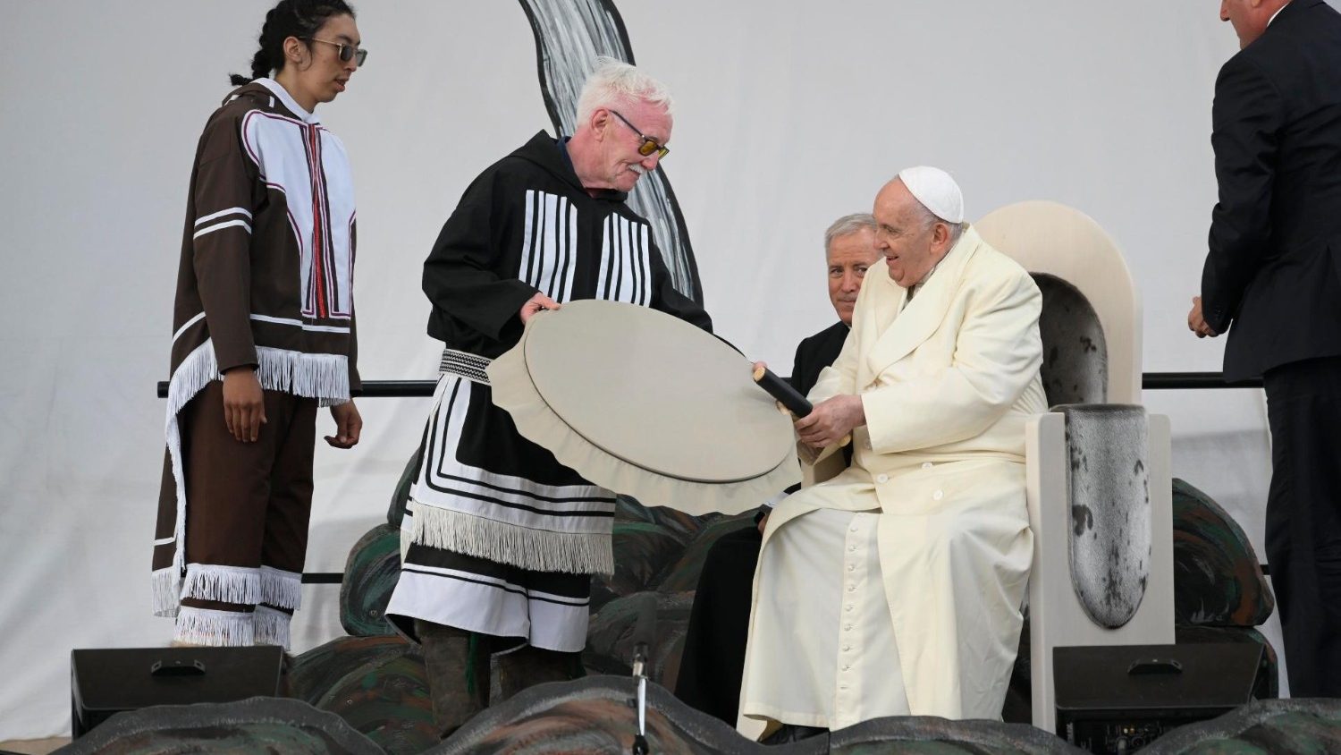 Папа Франциск завершил свою поездку в Канаду встречей с инуитами (+ ФОТО)