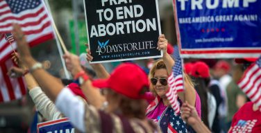Опрос в США неожиданно показал высокую популярность запрета на аборты