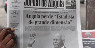 Папа молится об упокоении бывшего президента Анголы