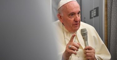 На обратном пути в Рим Папа поделился планами о предстоящих поездках