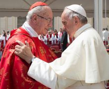 Папа молится об упокоении бразильского кардинала Хуммеса