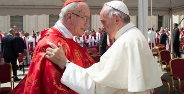 Папа молится об упокоении бразильского кардинала Хуммеса