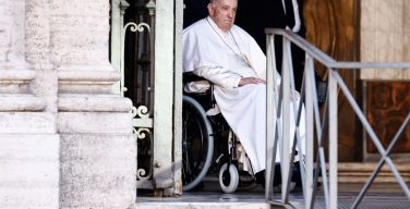 СМИ: Папа Франциск не исключил возможности ухода на покой по состоянию здоровья