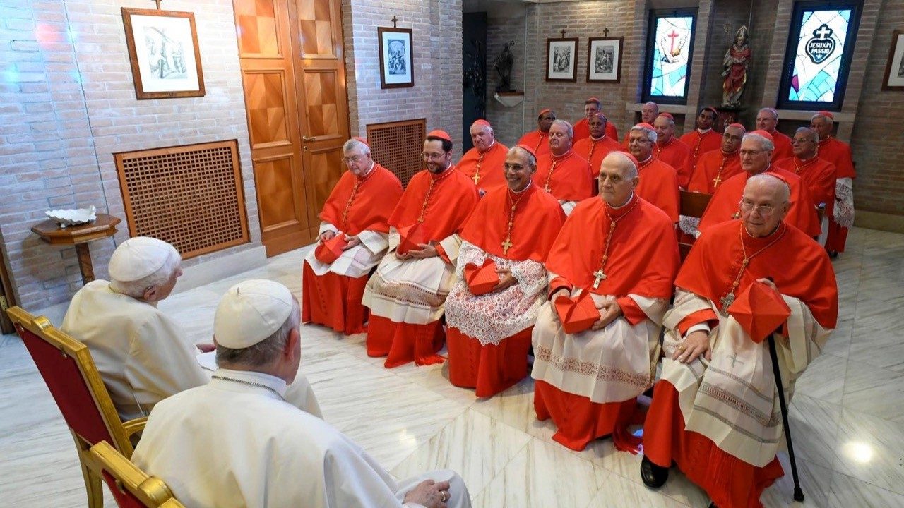 Папа Франциск и новые кардиналы навестили Бенедикта XVI