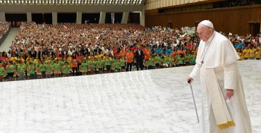 Папа на общей аудиенции: поездка в Канаду была дорогой памяти, примирения и исцеления
