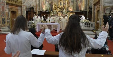 Папа призвал развивать церковные служения мирян
