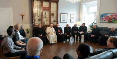 Фантазии об иезуитах, синодальность и традиционалисты: встреча Папы с собратьями в Канаде