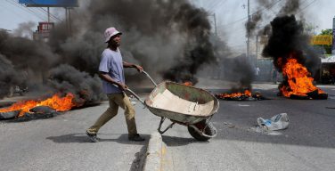 Гаити: архиепископ заявил о безразличии властей к сотням смертей