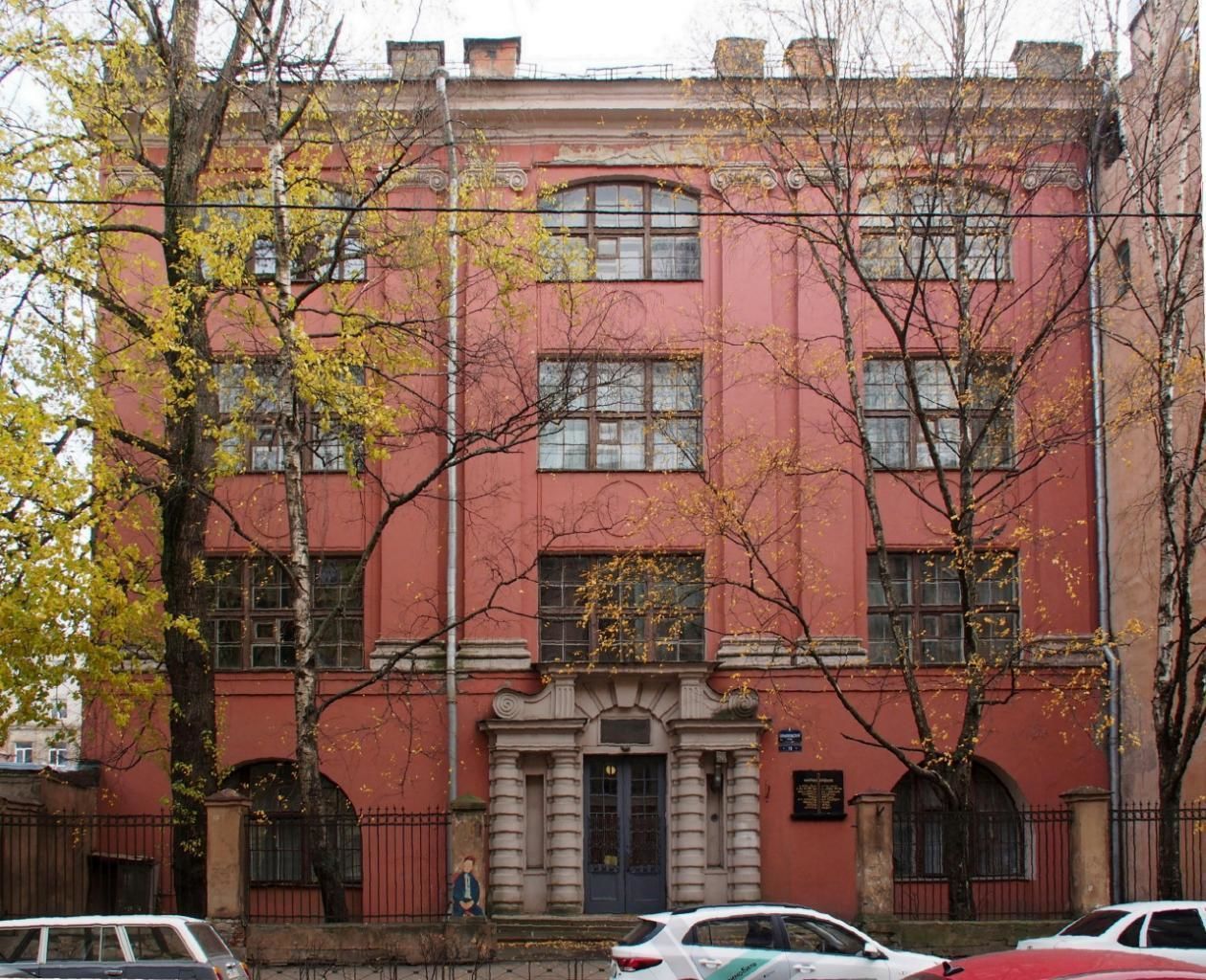 Смольный отказался возвращать католикам бывший приют в центре Петербурга