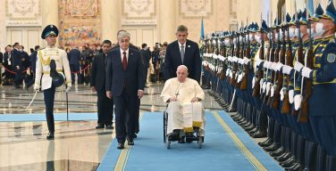 Первый день визита Папы в Казахстан за одну минуту (ВИДЕО)