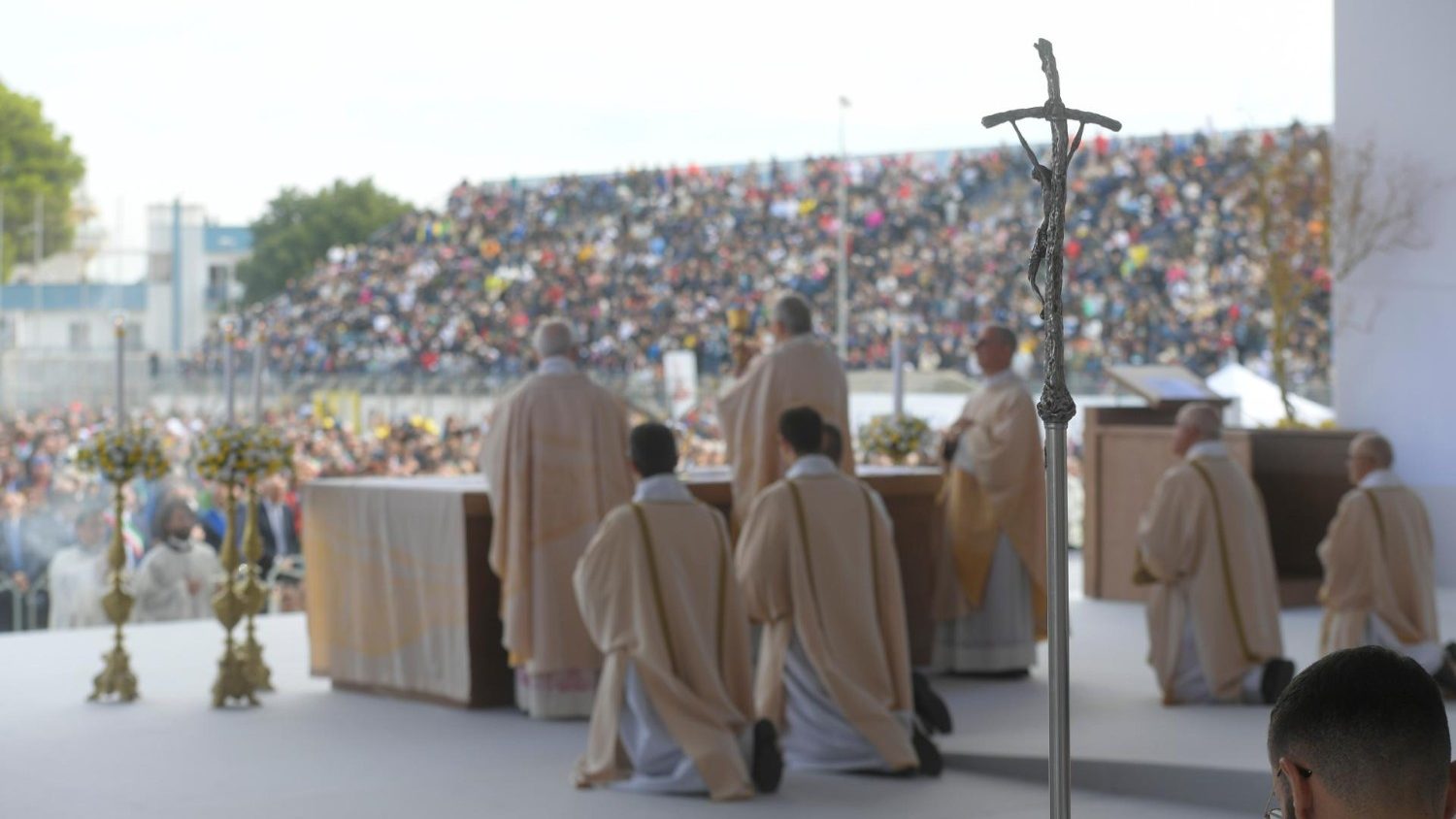 Папа в итальянском городе Матера: Церковь склоняется перед Евхаристией и перед ранами страждущих (+ ФОТО)