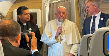 Папа Франциск начал Апостольское путешествие в Казахстан (ФОТО)