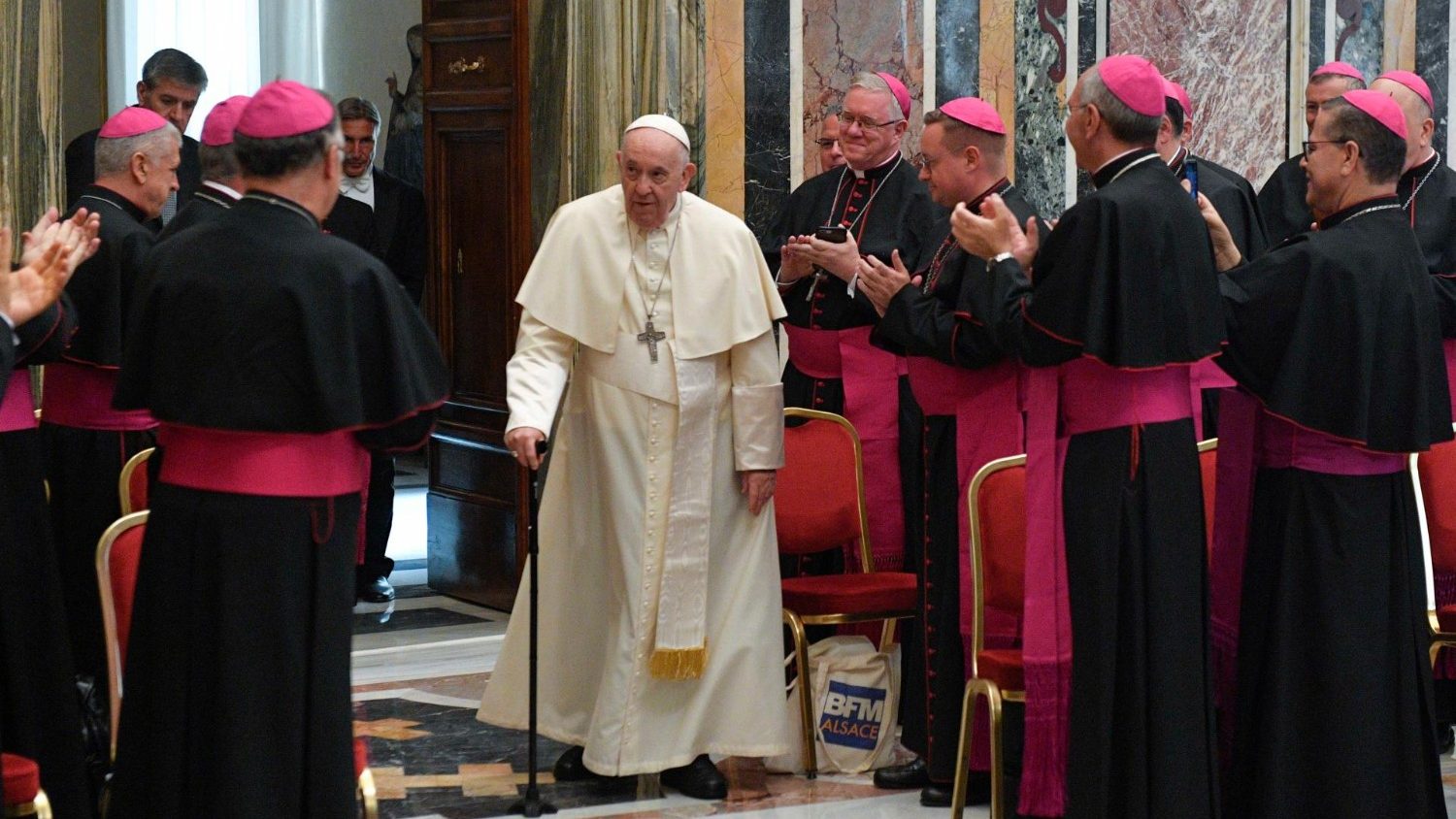 Папа Франциск на встрече с новыми епископами призвал их быть ближе к бедным