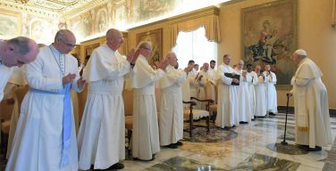 Папа — норбертанцам: идолопоклонство деньгам уводит от нашего истинного призвания