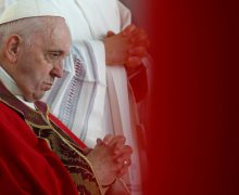 На Мессе в Нур-Султане Папа призвал не смиряться с неибежностью войны
