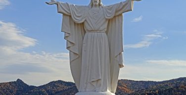 В Красноярске появилась статуя Христа-Искупителя