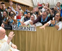 Папа призвал к действенной солидарности с мигрантами