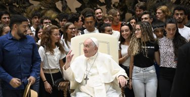 Папа пожелал молодёжи быть «ремесленниками мира»