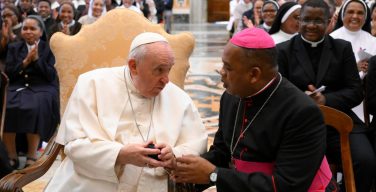Папа встретился с малагасийским духовенством