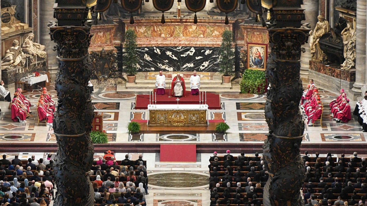 Папа Франциск на заупокойной Мессе в Ватикане: бедным нужно служить уже сейчас (ФОТО + ВИДЕО)