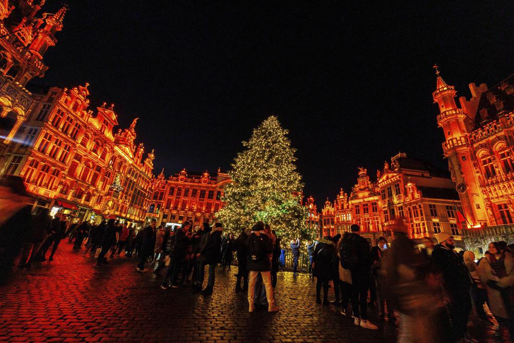 В городах Европы на фоне энергетического кризиса стартовал рождественский сезон