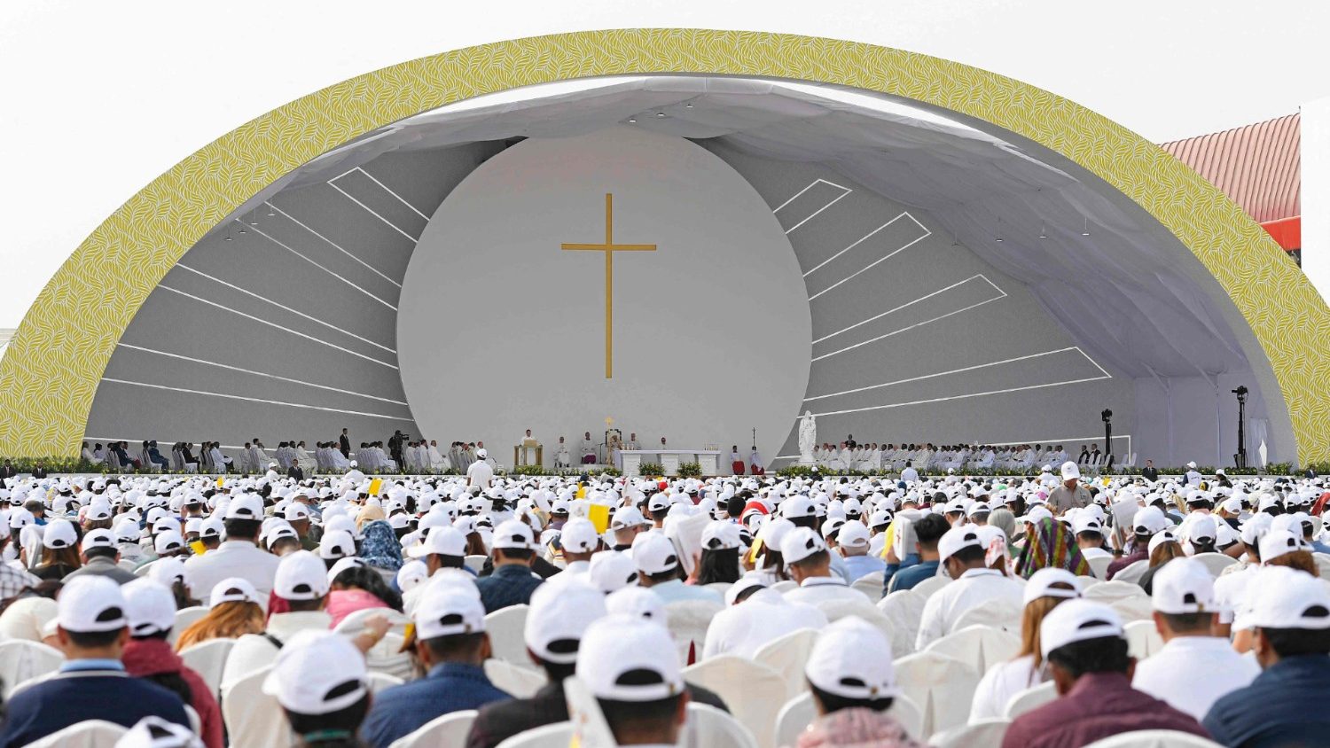 Третий день визита Папы Франциска в Бахрейн. Св. Месса о мире и справедливости (+ ФОТО)