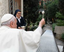Папа помолился на Тевтонском кладбище обо всех умерших (ФОТО)
