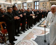 Папа – священникам: будьте пастырями, а не госслужащими