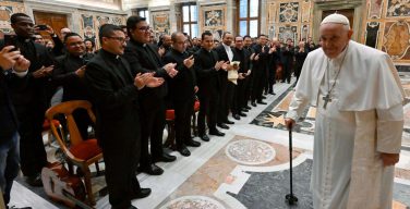 Папа – священникам: будьте пастырями, а не госслужащими