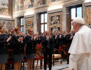 Папа подчеркнул важность предотвращения насилия в отношении женщин