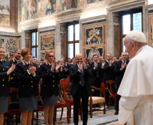 Папа подчеркнул важность предотвращения насилия в отношении женщин