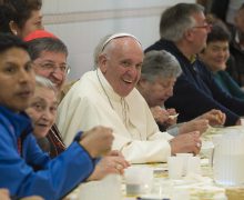 «Парадокс нищеты, которая обогащает». Послание Папы Франциска на VI Всемирный день бедных