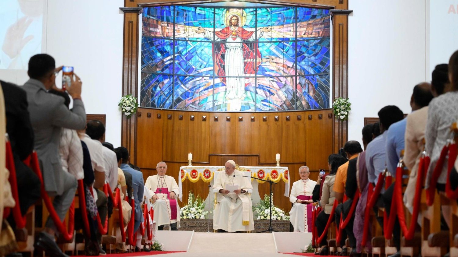 Встреча Папы с духовенством и монашествующими Бахрейна: делитесь радостью Евангелия (+ ФОТО)