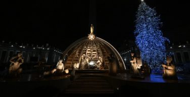 Папа Франциск на инаугурации праздничных ели и вертепа в Ватикане: чтобы встретить Рождество, нужно сделаться малыми, как Бог (+ ФОТО)