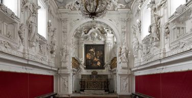 Памятник утраченному шедевру Караваджо «Рождество» установлен в сицилийской церкви, откуда картина была украдена 54 года назад