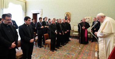 Папа Франциск: жизнь пресвитера заключена в тайнах Св. Розария