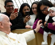 Папа Римский призвал сотрудников Ватикана сеять мир (+ ФОТО)