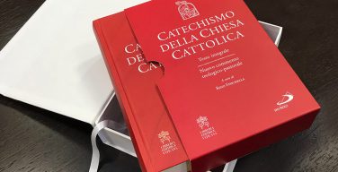 «Катехизису Католической Церкви» исполняется 30 лет