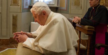 Папа призвал всех молиться о Бенедикте XVI