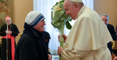 Папа вручил премию св. Матери Терезы Калькуттской