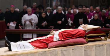 В день похорон Бенедикта XVI верующие в Новосибирске смогут молитвенно попрощаться с Папой на покое (ДОПОЛНЕНО)