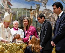 Папа Франциск преподал Таинство Крещения 13 младенцам