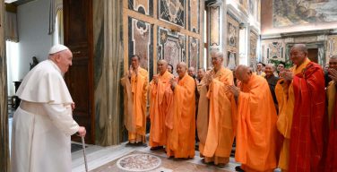 Папа встретился с буддийскими монахами из Тайваня (+ ФОТО)