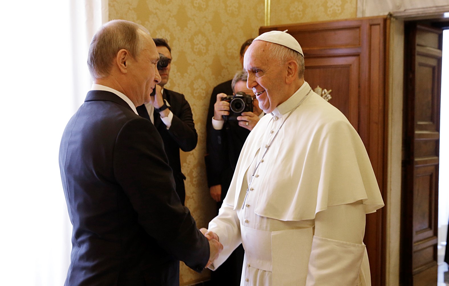 Путин поздравил Папу Римского Франциска по случаю 10-летия его избрания